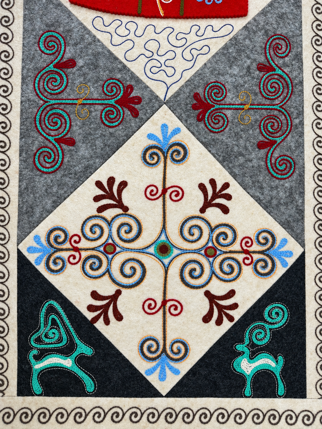 Pannello di feltro "Birth of Traditions" - Greys & Red