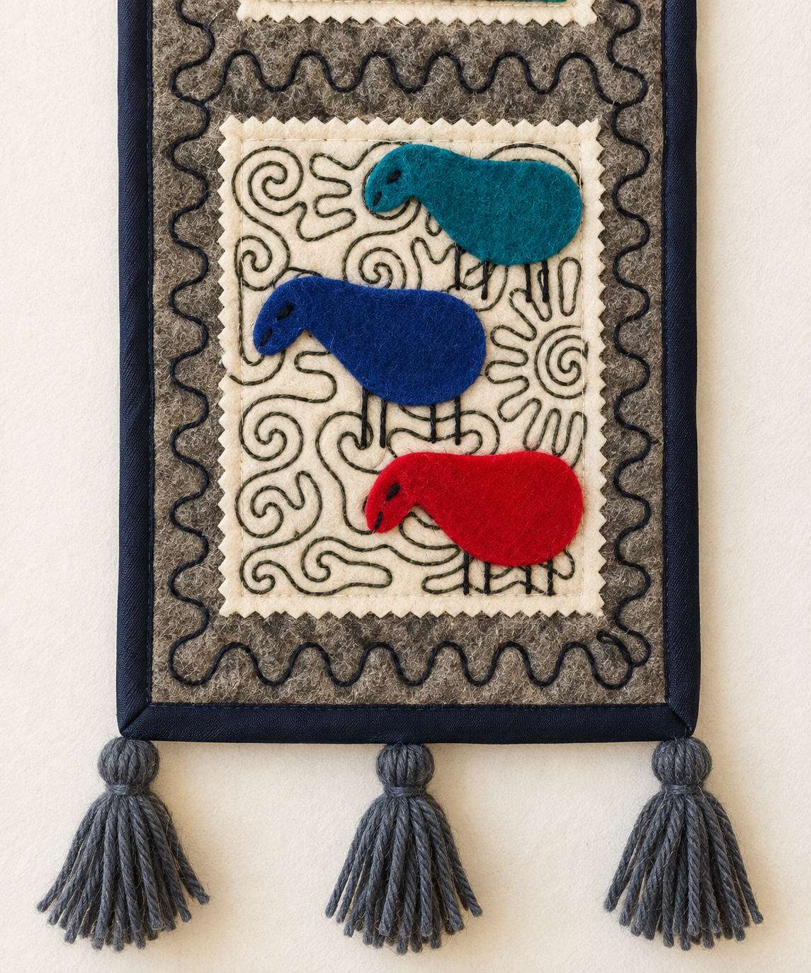 "Caravan Tales" felt organizer - Blue Camel & Green Yurt