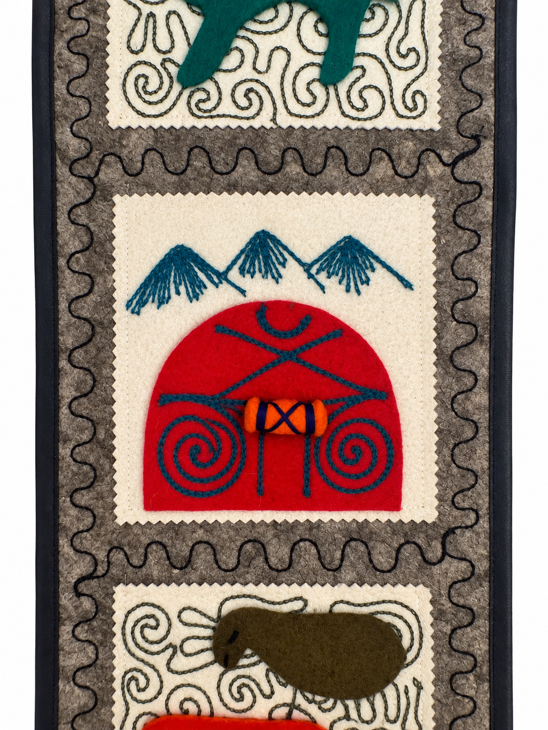 "Caravan Tales" felt organizer - Green Camel & Red Yurt
