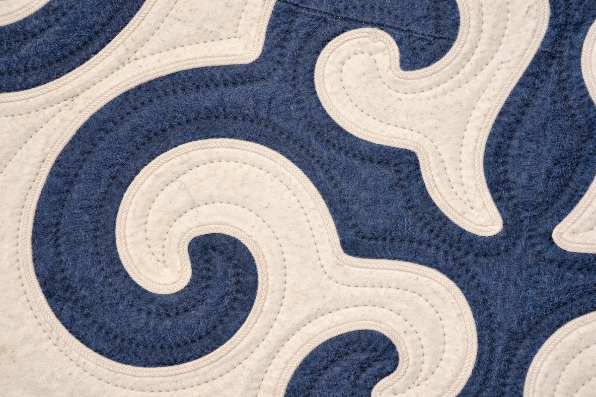 Ivory&Blue round Syrmak