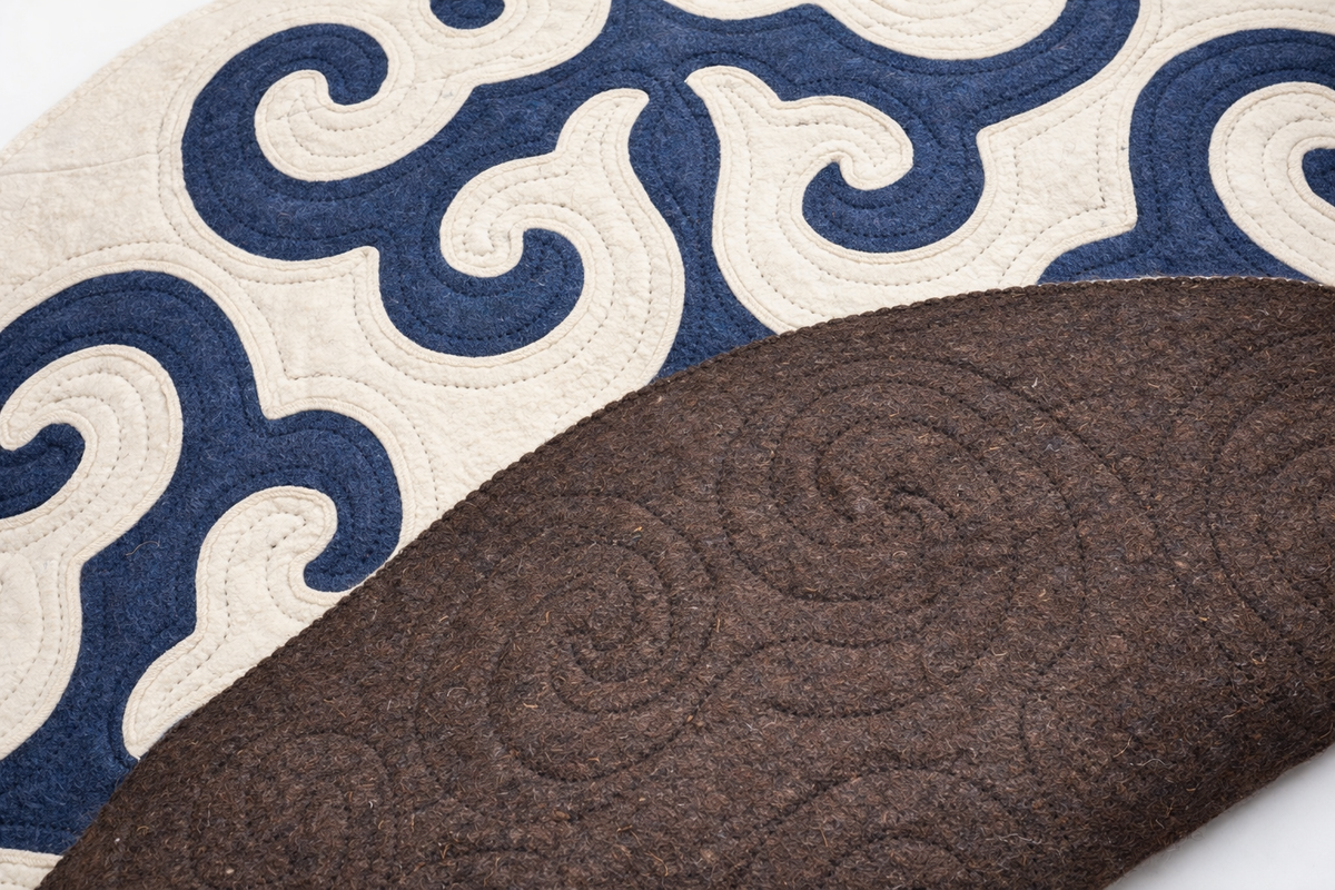 Ivory&Blue round Syrmak