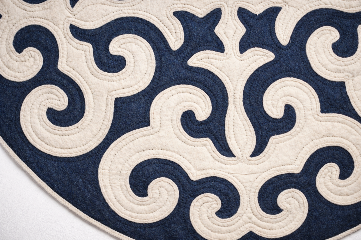 Blue & Ivory round Syrmak